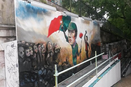 Un murales nel centro di Lisbona